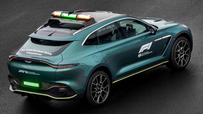 Aston Martin Vantage và DBX đóng vai trò quan trọng là xe an toàn và y tế cho mùa giải F1 2021 aston-martin-f1-safety-medical-car-reveal-29-1200x675.jpg