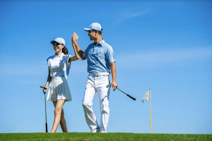 Cách cầm gậy golf