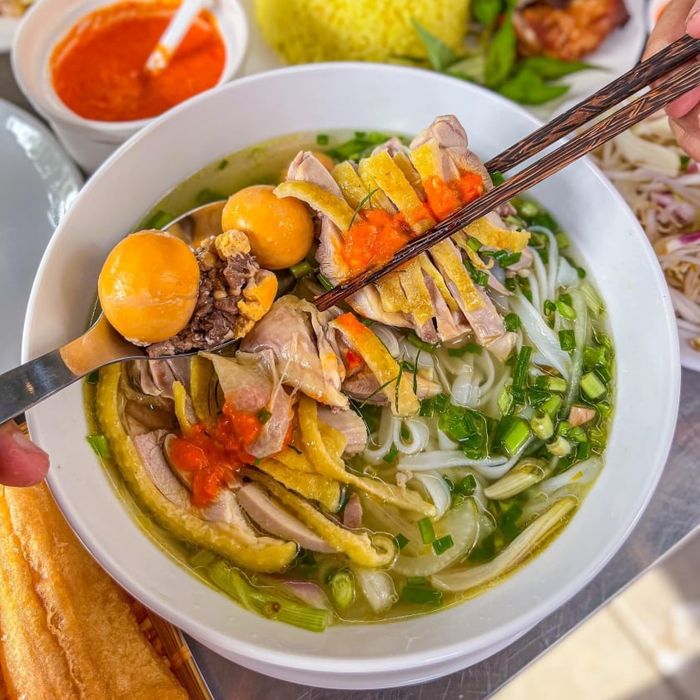 Món phở Huế