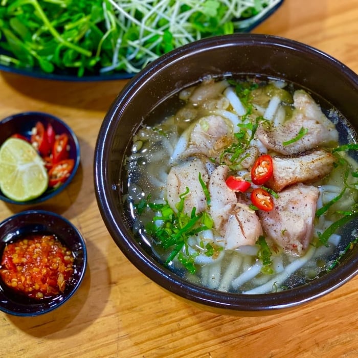 Bánh canh cá lóc Huế