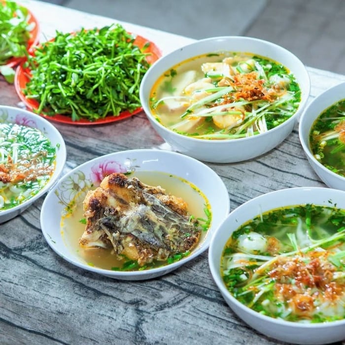 Bánh canh cá lóc Huế