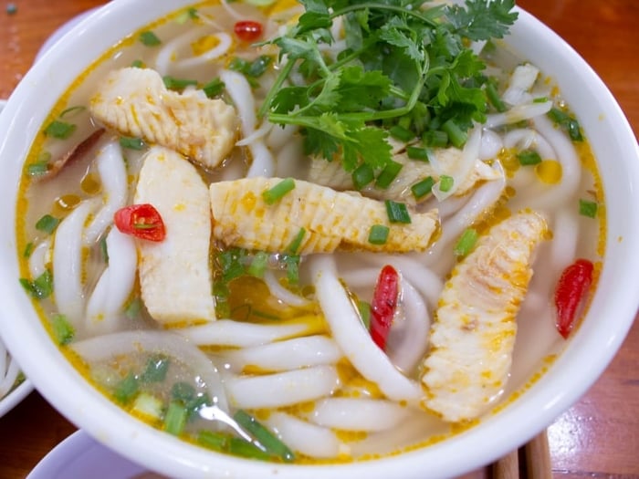 Bánh canh cá lóc Huế