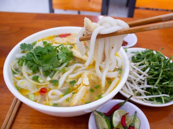 Bánh canh cá lóc Huế