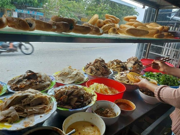 Top 15 điểm bánh mì Huế ngon nổi tiếng ở Cố đô