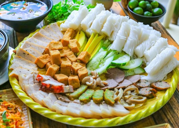 Bún đậu mắm tôm Huế đặc trưng