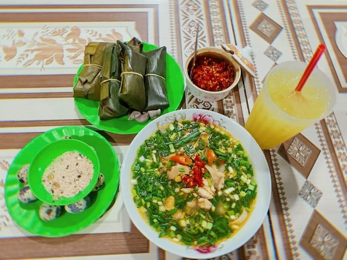 Bánh canh cá lóc Huế