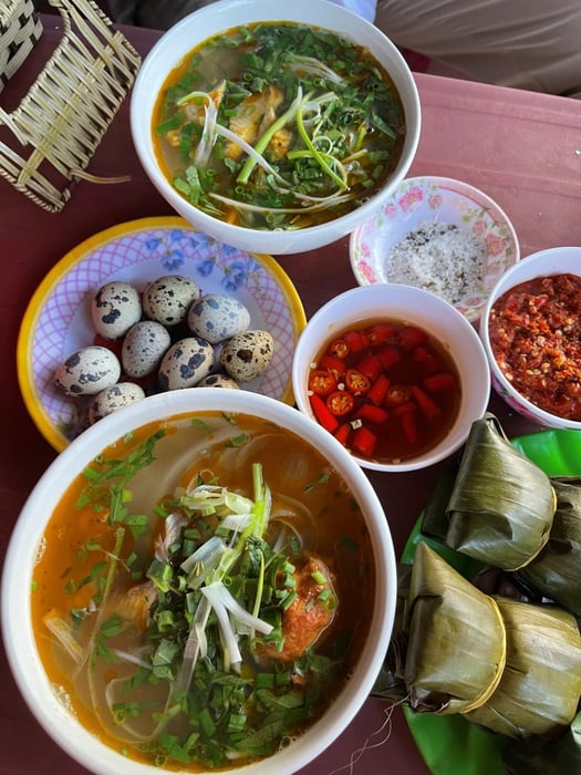 Bánh canh cá lóc Huế