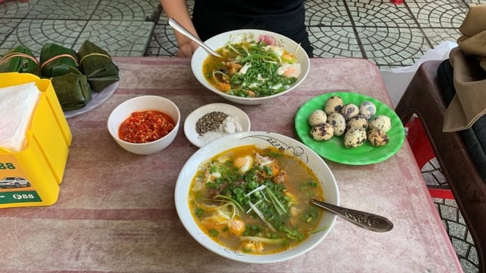 Bánh canh cá lóc Huế