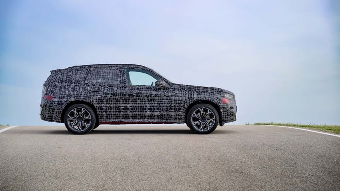 BMW X3 2025 xuất hiện, sẵn sàng cho ngày ra mắt chính thức 2025-bmw-x3-camouflaged-prototype-5.jpg