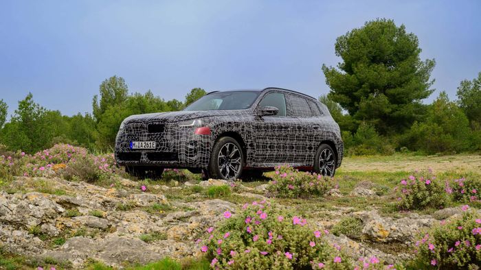 BMW X3 2025 sẵn sàng lộ diện, chuẩn bị cho ngày ra mắt chính thức 2025-bmw-x3-camouflaged-prototype-8.jpg