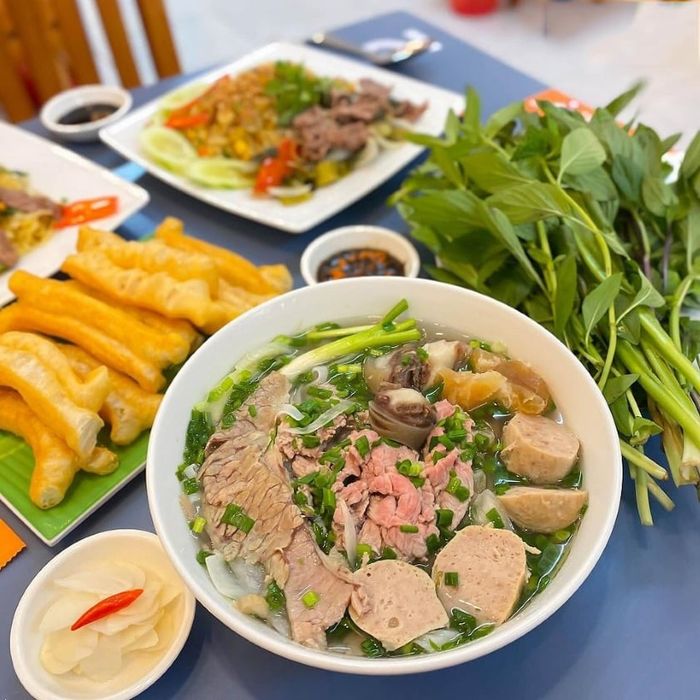 Món phở Huế