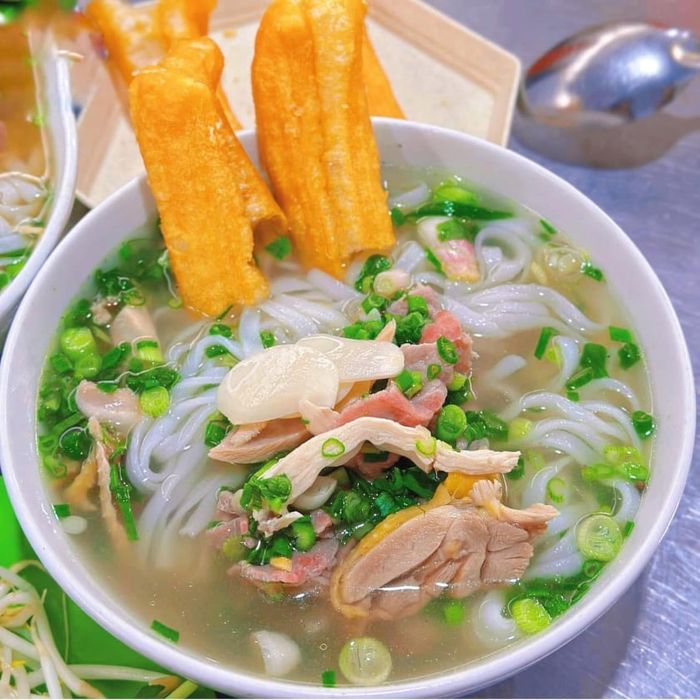 Món phở Huế