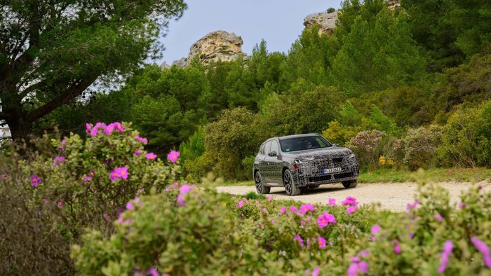 BMW X3 2025 lộ diện, sẵn sàng cho ngày ra mắt chính thức 2025-bmw-x3-camouflaged-prototype-7.jpg