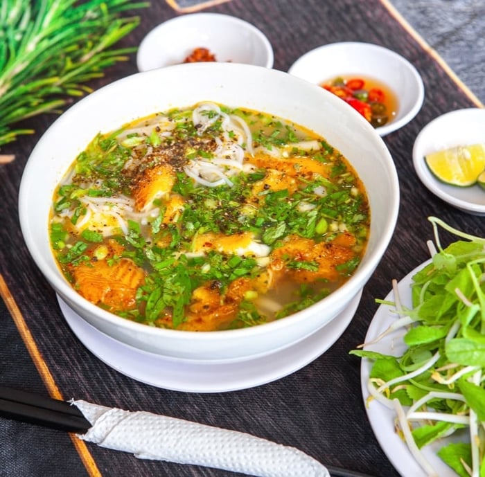 Bánh canh cá lóc Huế