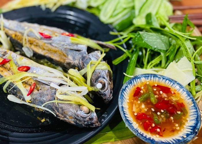 Bánh tráng cá nục Đà Nẵng