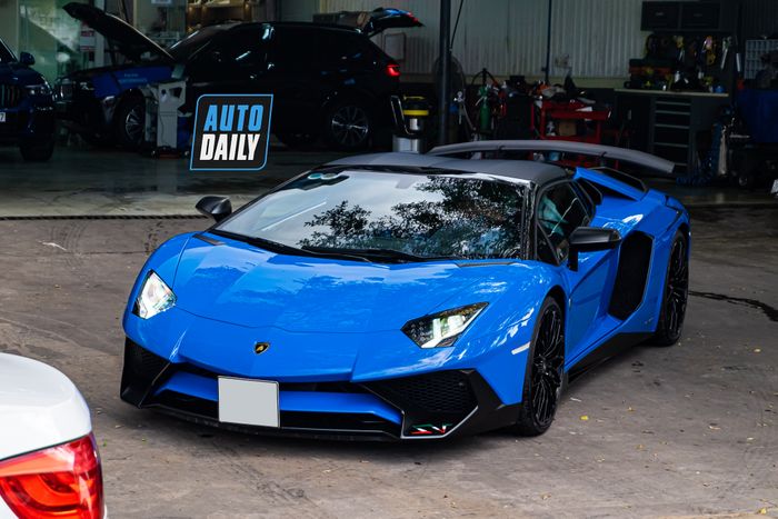 Ghi nhận chiếc Lamborghini Aventador SV Roadster màu xanh duy nhất tại Việt Nam aventador-sv-roadster-xanh-Mytour-12.JPG