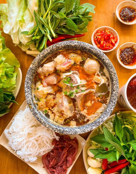 Thưởng thức Bún bò thố đá Đà Lạt mới tại Hương Quán 4