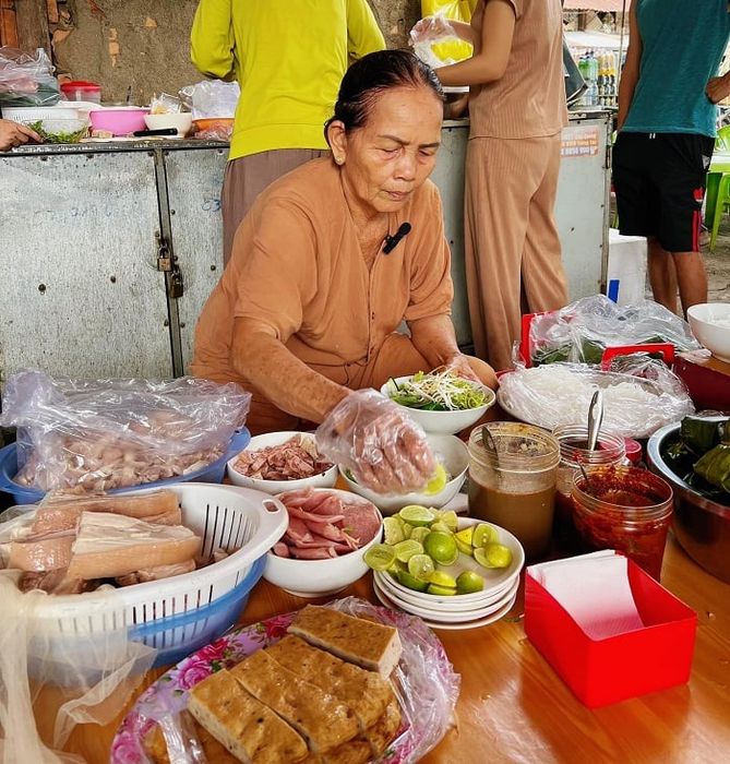 Bún mắm nêm Huế