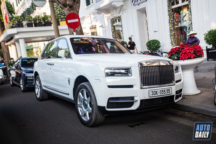 Khám phá Rolls-Royce Cullinan với biển số đẹp ngũ quý 5: chỉ riêng việc đăng ký biển đã tốn 14,495 tỷ cullinan-ngu-5-Mytour-2.JPG