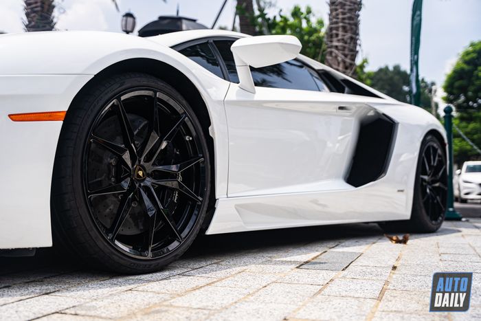 Lamborghini Aventador LP700-4 của đại gia 8x Bình Dương hiện đang ở trạng thái như thế nào?