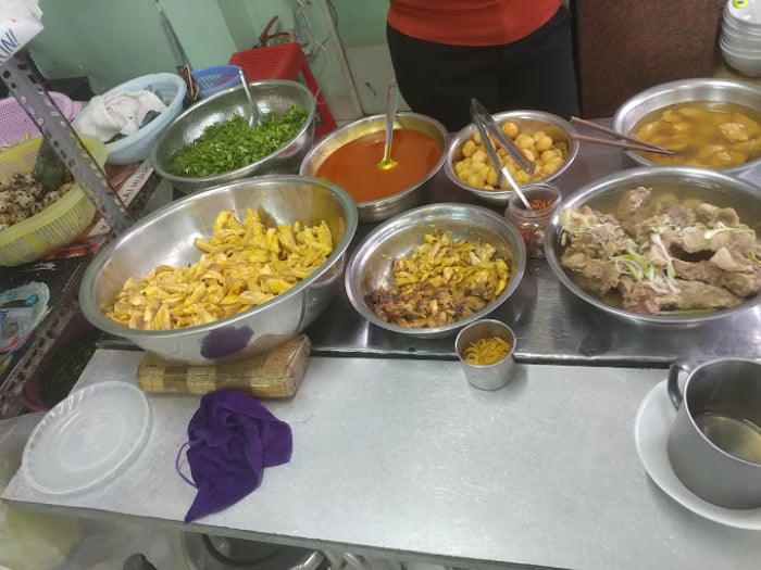 Thưởng thức bánh canh cá lóc Đà Nẵng