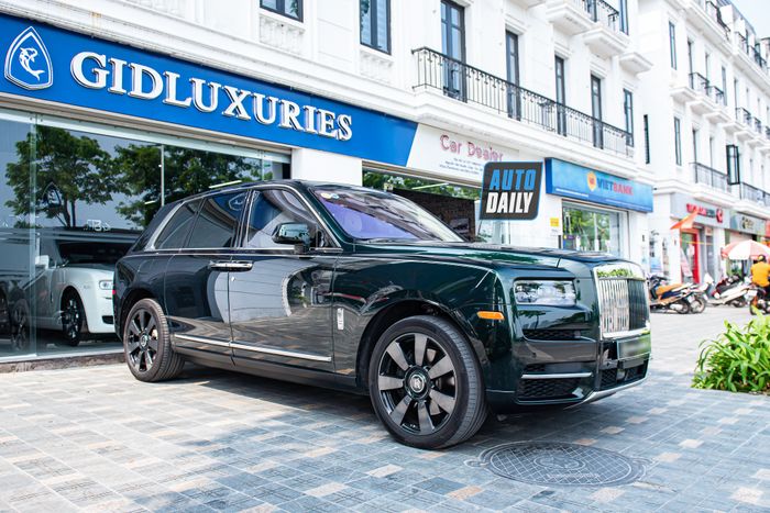 Thăm gần Rolls-Royce Cullinan xanh lá của doanh nhân nổi tiếng Hà Nội với biểu tượng sáng bừng rollsroyce-cullinan-Mytour-15.JPG