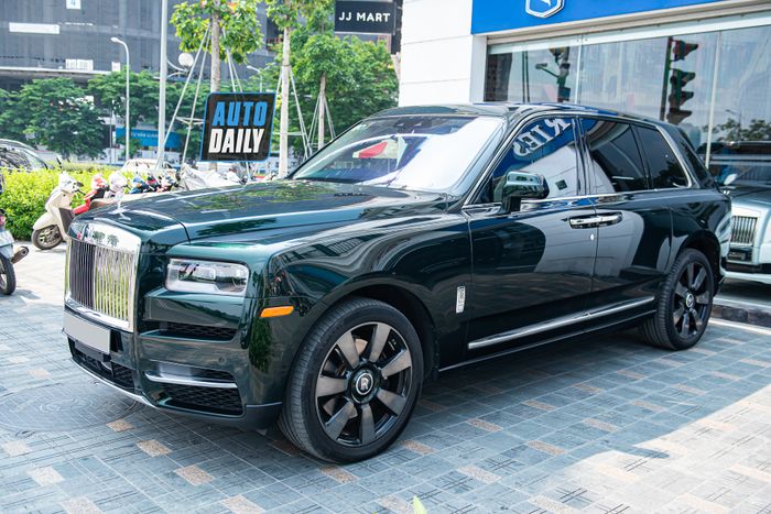 Thăm gần Rolls-Royce Cullinan xanh lá của doanh nhân nổi tiếng Hà Nội với biểu tượng sáng bừng rollsroyce-cullinan-Mytour-7.JPG