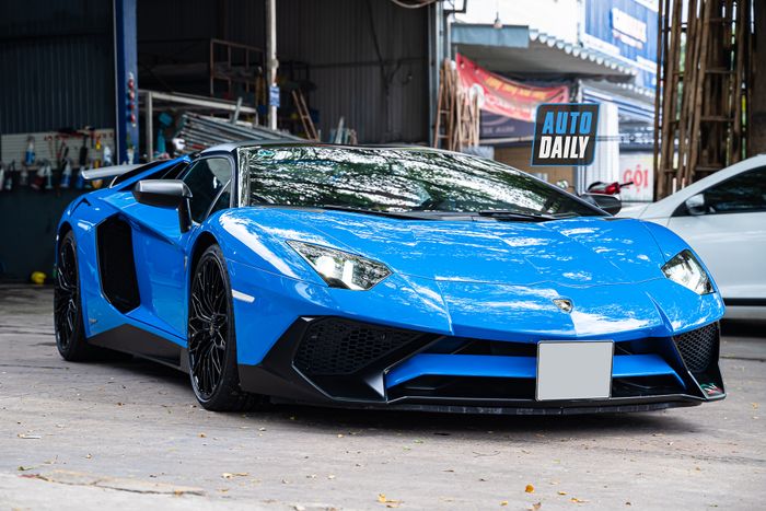 Ghi nhận chiếc Lamborghini Aventador SV Roadster màu xanh duy nhất tại Việt Nam aventador-sv-roadster-xanh-Mytour-10.JPG