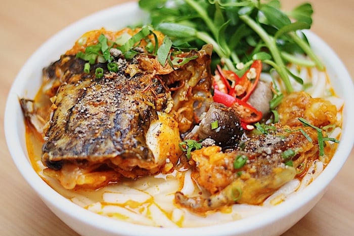 Thưởng thức bánh canh cá lóc Đà Nẵng