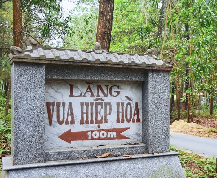 Lăng vua Hiệp Hòa