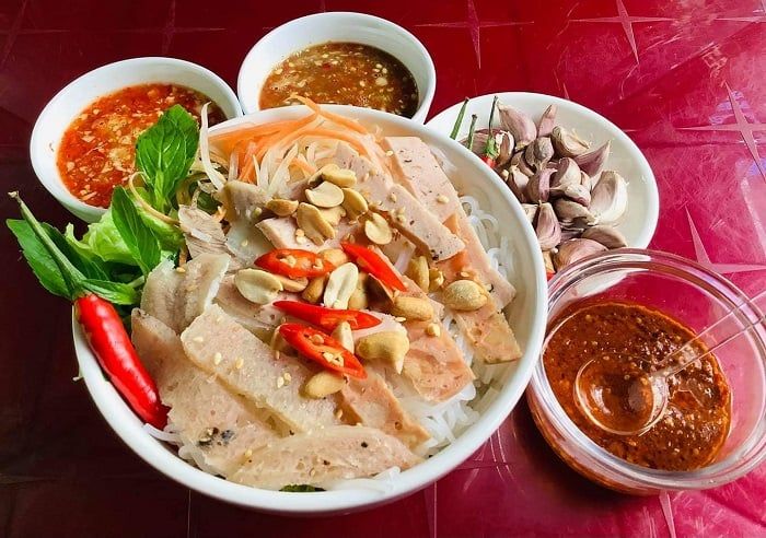 Bún mắm nêm Huế: Hương vị đặc trưng