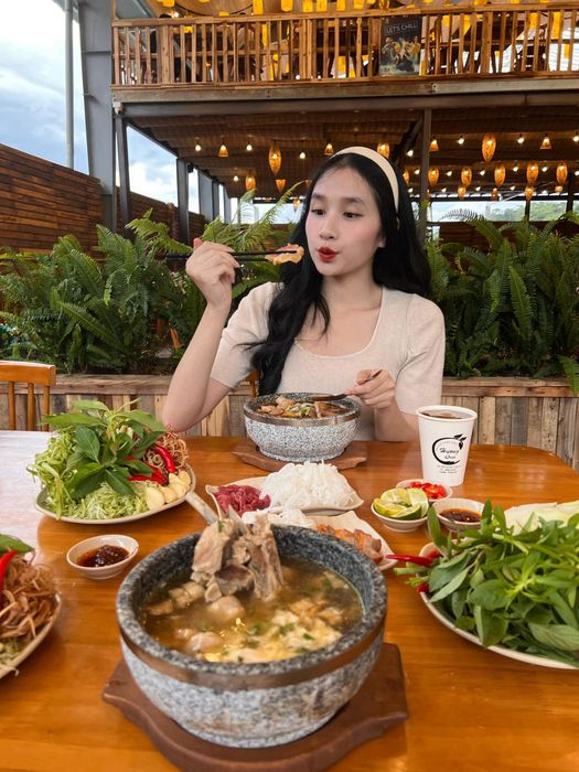 Thưởng thức Bún bò thố đá Đà Lạt tại Hương Quán 2