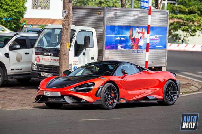 Xem gần chiếc McLaren 765LT Spider, trị giá hơn 30 tỷ, độc nhất tại Việt Nam