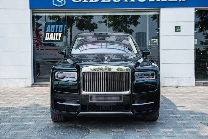 Thăm gần Rolls-Royce Cullinan màu xanh lá của doanh nhân nổi tiếng Hà Nội với biểu tượng sáng bừng rollsroyce-cullinan-Mytour-4.JPG