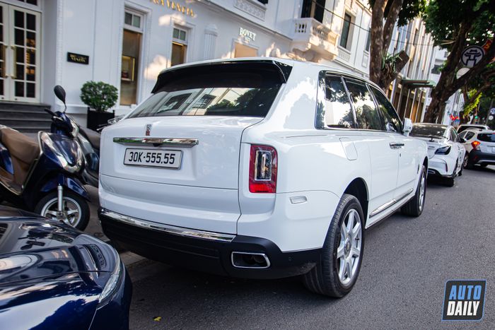 Khám phá Rolls-Royce Cullinan với biển số đẹp ngũ quý 5: chỉ riêng việc đăng ký biển đã tốn 14,495 tỷ cullinan-ngu-5-Mytour-7.JPG