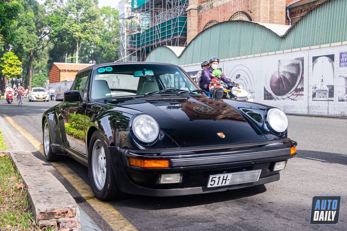 Khám phá chiếc Porsche 930 Turbo Cabriolet, một tác phẩm có tuổi đời hơn 30 năm, duy nhất tại Việt Nam.