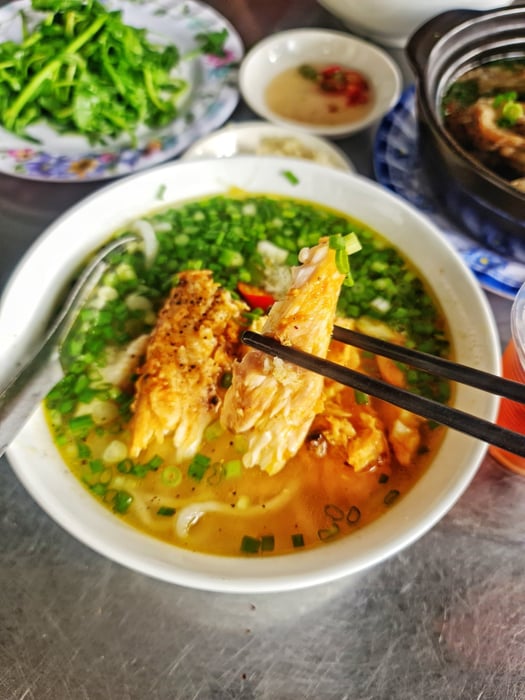 Thưởng thức bánh canh cá lóc Đà Nẵng