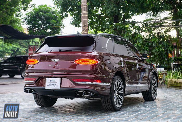 Bentley Bentayga đi được 4.000 km, màu sơn độc nhất Việt Nam, được bán với giá rẻ hơn xe mới 4,5 tỷ đồng (bentley-bentayga-Mytour-2.JPG)