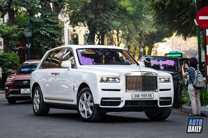 Khám phá Rolls-Royce Cullinan với biển số đẹp ngũ quý 5: chỉ riêng việc đăng ký biển đã tốn 14,495 tỷ cullinan-ngu-5-Mytour-1.JPG