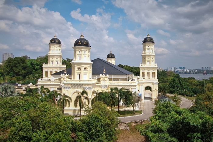 Khám phá Johor Bahru, đô thị giải trí hàng đầu tại Malaysia.