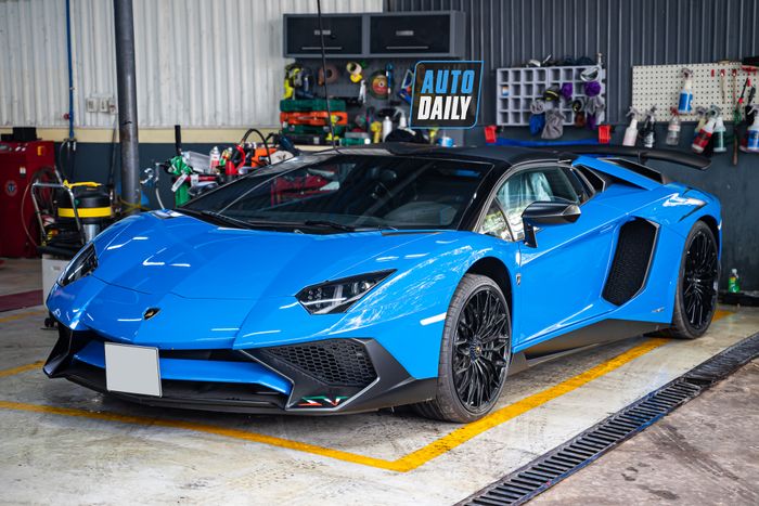 Phát hiện chiếc Lamborghini Aventador SV Roadster màu xanh duy nhất tại Việt Nam aventador-sv-roadster-xanh-Mytour-1.JPG