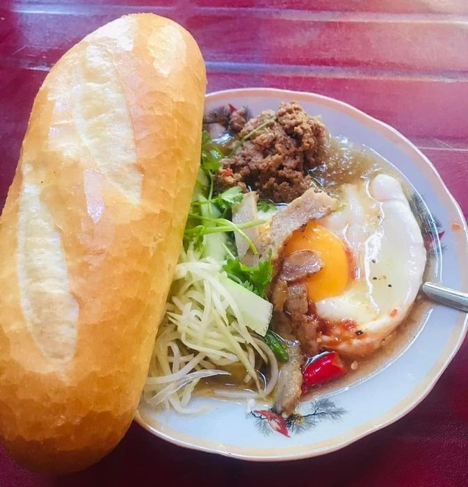 Bánh mì chấm Quy Nhơn