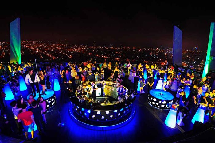 Tận hưởng không gian giải trí tại Sky Bar 36 – Điểm đến giải trí hàng đầu Việt Nam 4