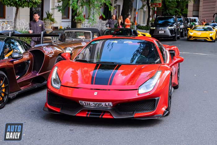 Đại gia Sài Gòn đưa dàn xe tiền tỷ ra đường mừng sinh nhật vợ, có Ferrari SF90 màu độc dan-sieu-xe-Mytour-12.JPG