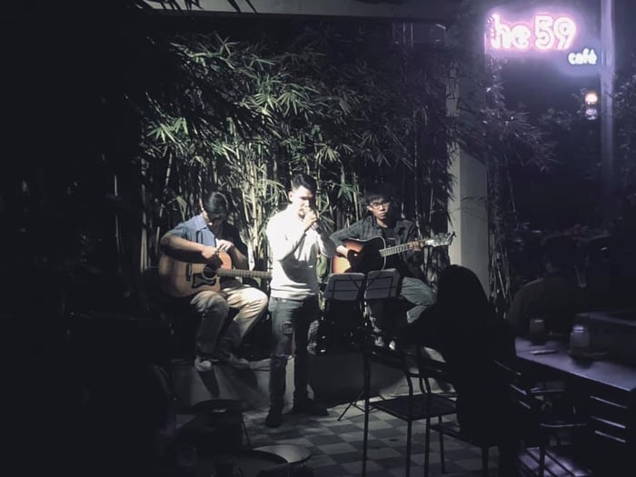 The 59 Café – Quán cà phê ẩn mình trong hẻm với vẻ đẹp cổ kính đặc biệt 5