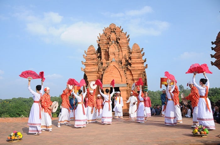 Lễ hội Tháp Bà Ponagar