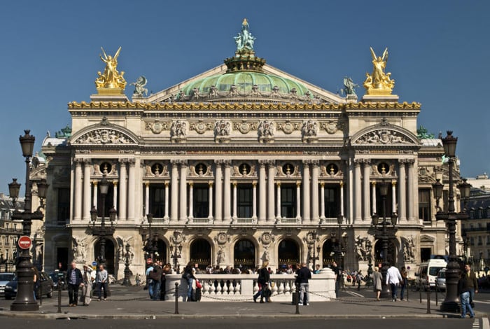 Thưởng ngoạn vẻ đẹp của nhà hát Opera Palais Garnier nổi tiếng