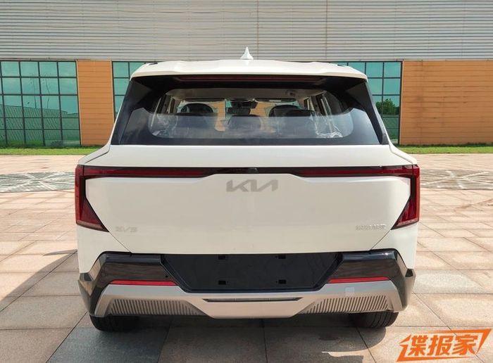 Ảnh rò rỉ về KIA EV5 trước ngày ra mắt 25/8 với tên tệp là kia-ev5-3.jpg