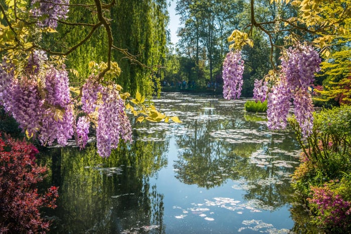 Hãy ghé thăm Giverny và tận hưởng không gian vườn đẹp mê hồn của Monet.