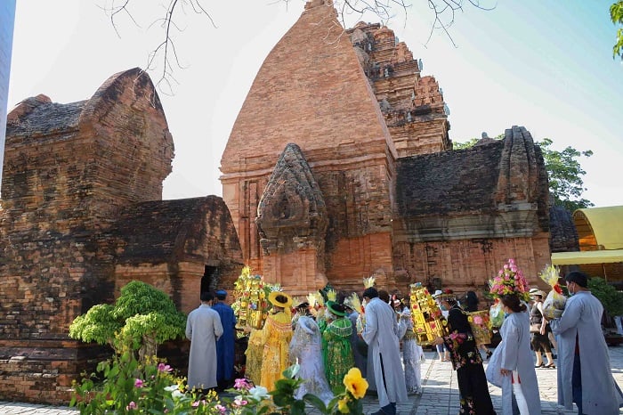 Lễ hội Tháp Bà Ponagar